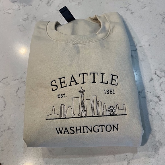 Embroidered Seattle Washington Graphic Crewneck - Picture 2 of 3